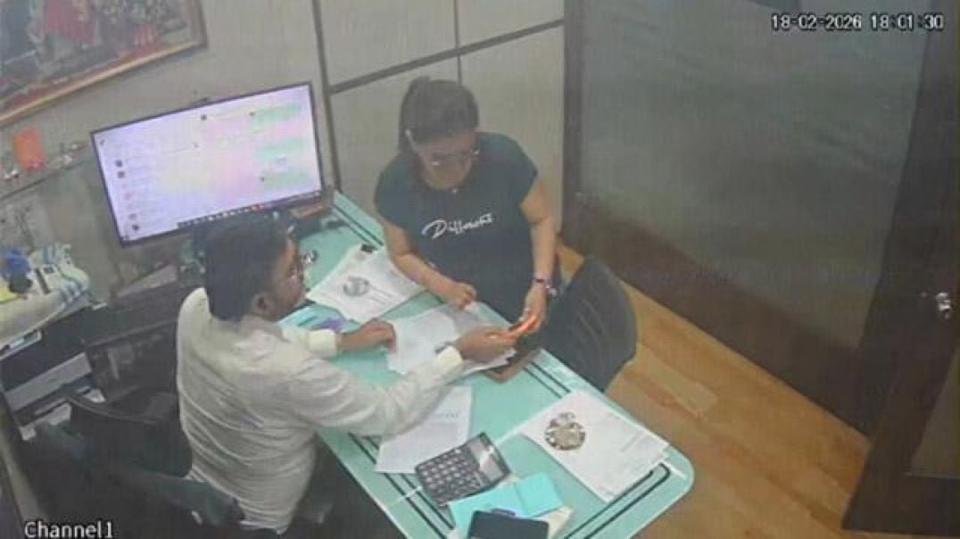 Hot Assistant Secret Affair With Boss Captured in IPCam Video Viral